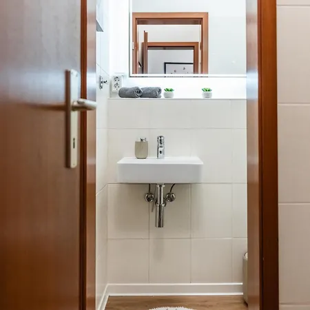 アパート Gutenberg Mit Eigenem Stellplatz バーデン＝バーデン